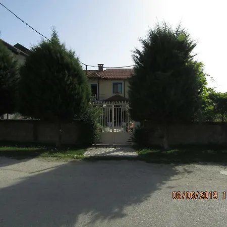 Villa Kedo Qerret (Tirana)